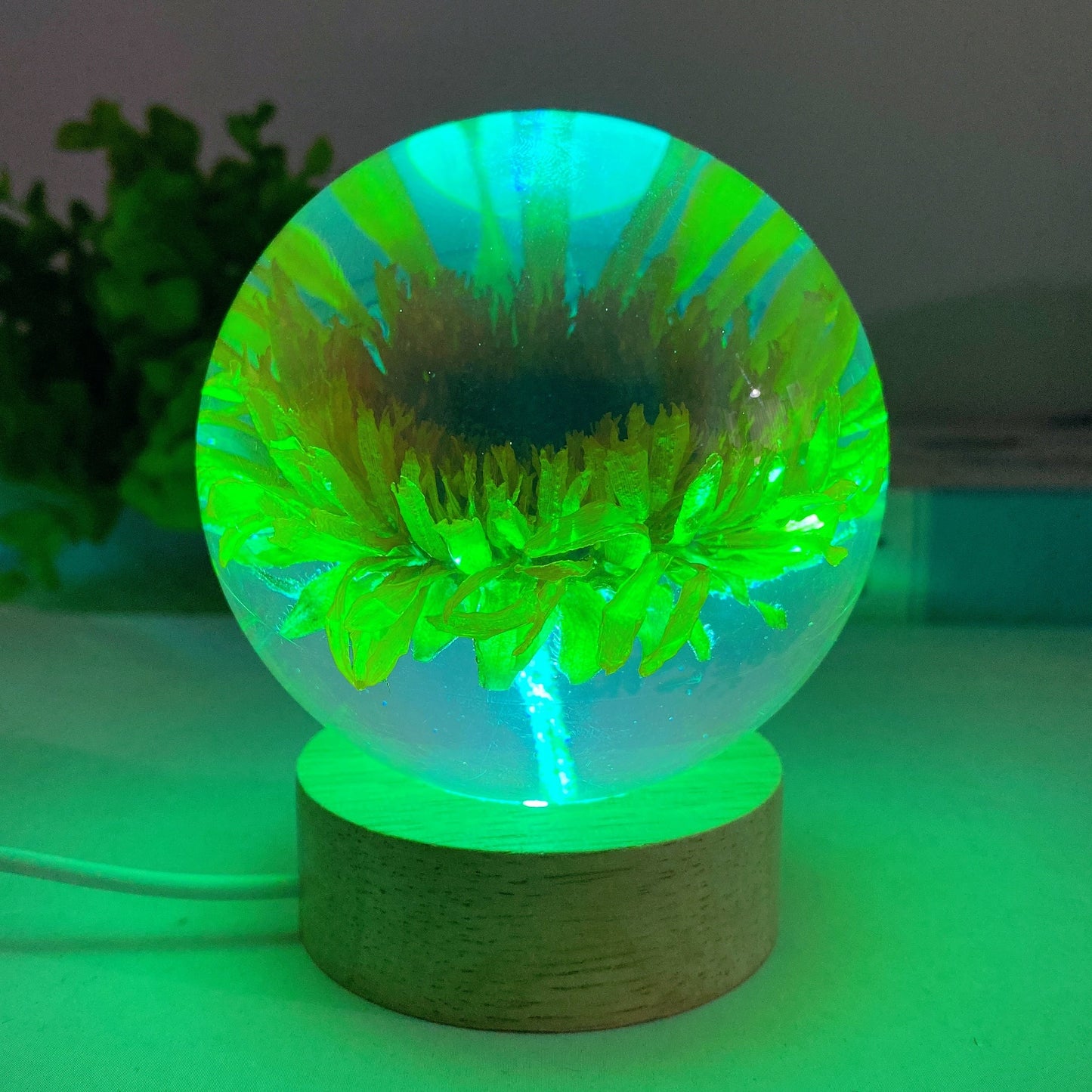 3.1" Resin Sunflower Sphere with Wooden Lamp Stand Bulk Wholesale